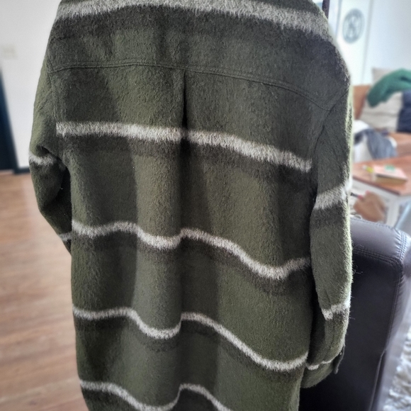 Shacket - Picture 2 of 2